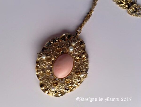 AVON Pendant Necklace Vintage Jewelry