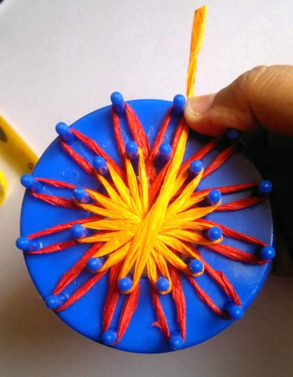 How To Make Bloom Loom Flowers On A Vintage Studio Twelve Loom